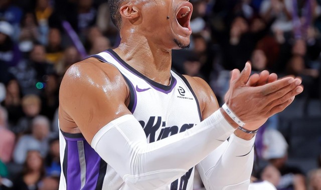 杏彩体育官网-3分险胜火箭，12分斩杀湖人！国王背靠背喜提2连胜，威少把话挑明