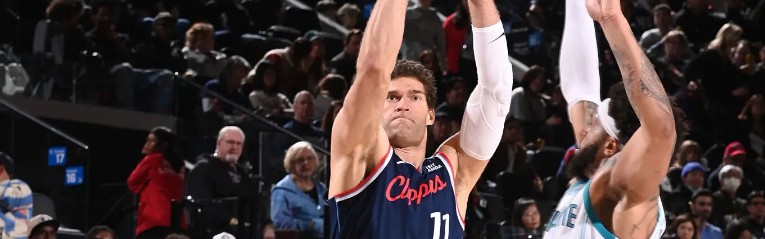 杏彩体育官网-确实偶尔能够起到作用，但快船还是不应该给内线老将更多的信任？