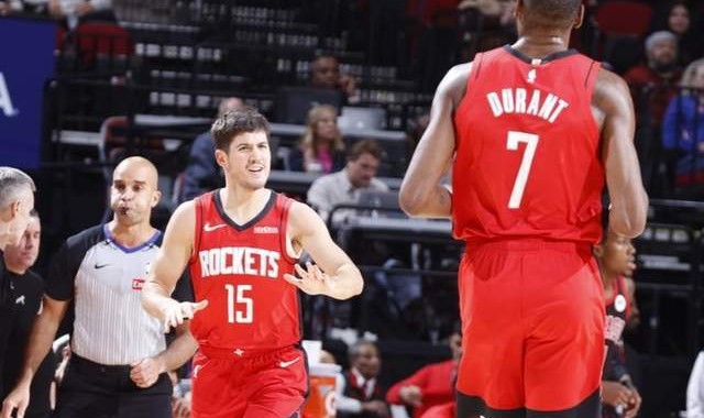 xcsports杏彩体育-轰18+7拯救火箭！队友一直相信我，小贾感谢全队，乌度卡也清醒了